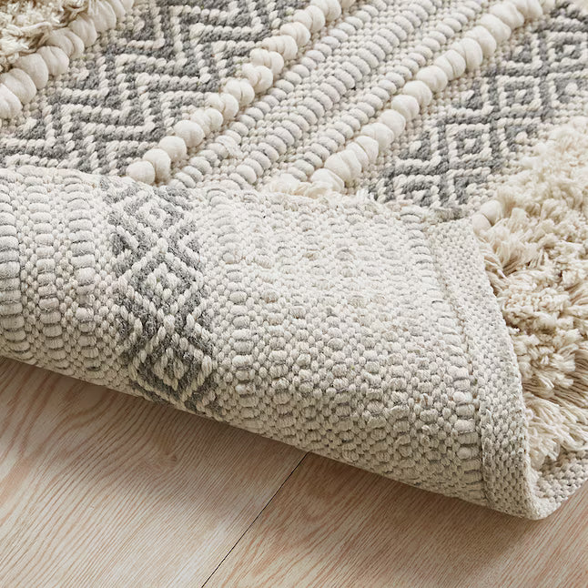 Woven Stripe Bath Rug – Non-Slip, Plush & Machine Washable